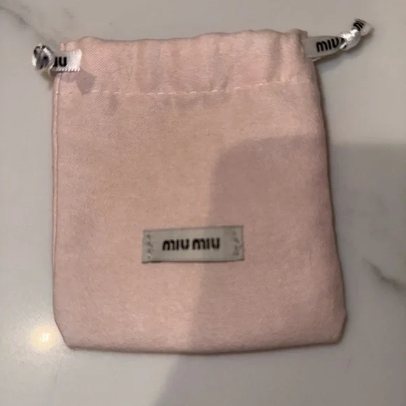 New Miu Miu Pink hard Quilted Compact Mirror with Gold accents - Picture 3 of 9